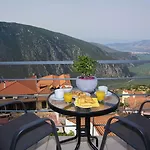 Tholos Hotel