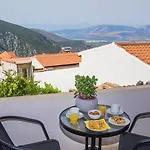 Tholos 3* Delphi
