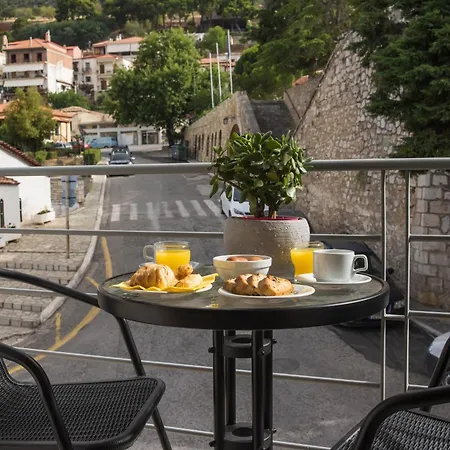 Tholos Hotel 3*